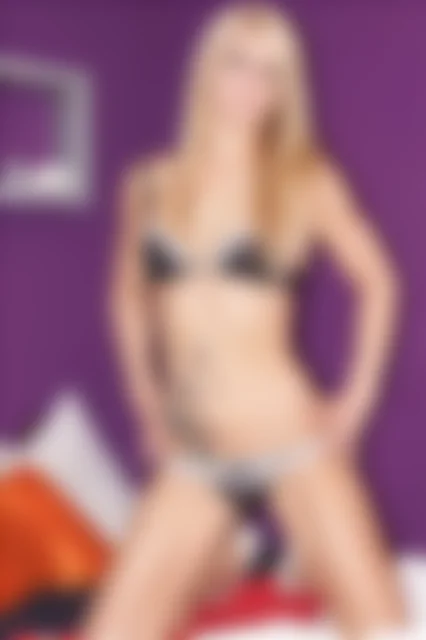 Curiosa_bisex image 1