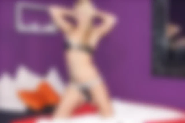Curiosa_bisex image 3